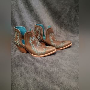 Ariat women's sz 8m booties